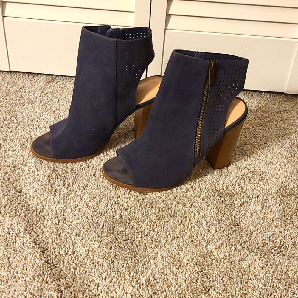Women's shoes
